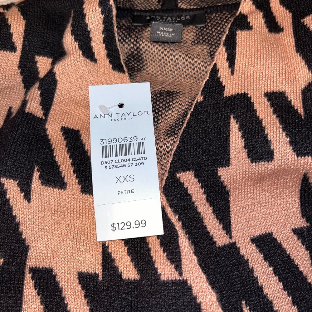 Ann Taylor houndstooth 3/4 length sweater